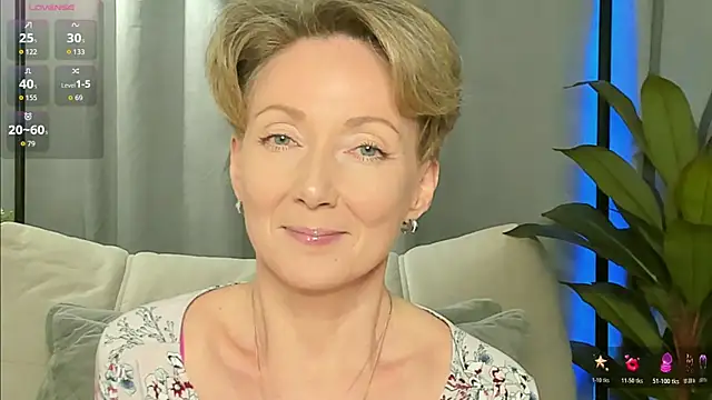 Snapshot of AkexandraFix chatting on 03/13/26, 01:40 AkexandraFix online show from 03/13/26, 01:40