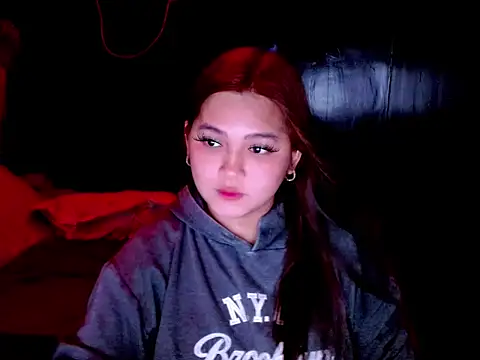 Snapshot of EmpressYna chatting on 06/15/26, 05:31 EmpressYna online show from 06/15/26, 05:31