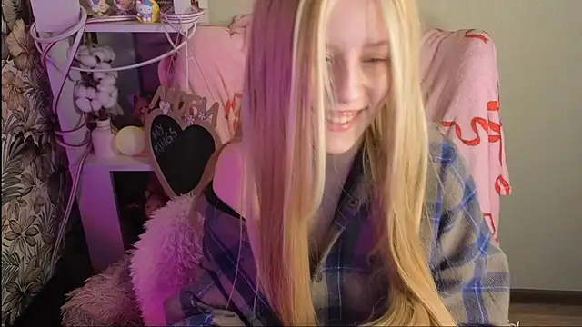 Snapshot of sarakaell chatting on 03/24/26, 01:54 sarakaell online show from 03/24/26, 01:54