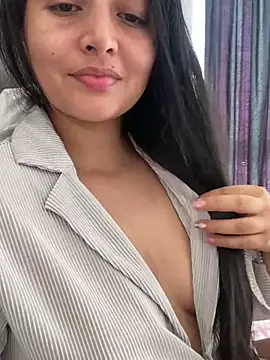 Snapshot of vellaAngel chatting on 12/15/24, 04:15 vellaAngel online show from 12/15/24, 04:15