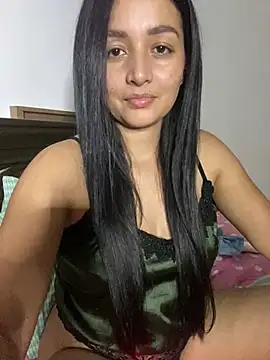 Snapshot of vellaAngel chatting on 12/21/24, 02:09 vellaAngel online show from 12/21/24, 02:09