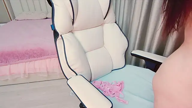 Snapshot of Girl__Funny chatting on 12/26/24, 05:08 Girl Funny online show from 12/26/24, 05:08