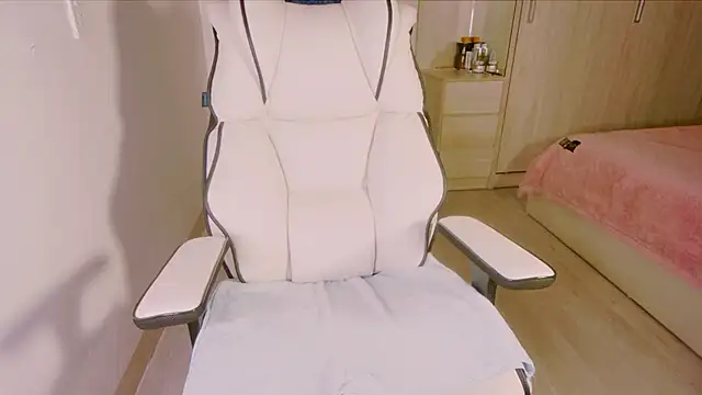 Snapshot of Girl__Funny chatting on 02/09/25, 01:25 Girl Funny online show from 02/09/25, 01:25