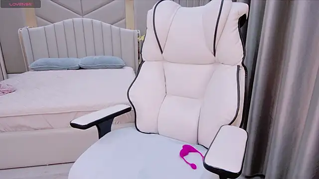 Snapshot of Girl__Funny chatting on 03/20/25, 01:48 Girl Funny online show from 03/20/25, 01:48