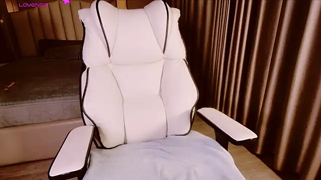 Snapshot of Girl__Funny chatting on 09/29/25, 05:51 Girl Funny online show from 09/29/25, 05:51