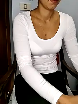 Snapshot of megan2021 chatting on 09/11/25, 07:41 megan2021 online show from 09/11/25, 07:41