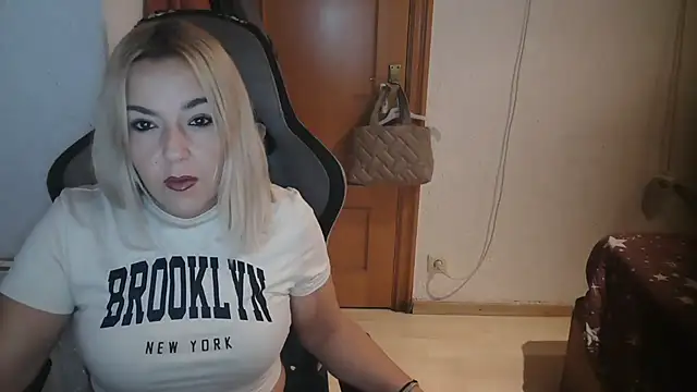 bekka   online show from 10/31/25, 08:15