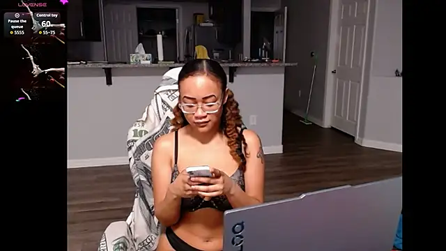 RylHoneyy online show from 06/14/26, 02:46