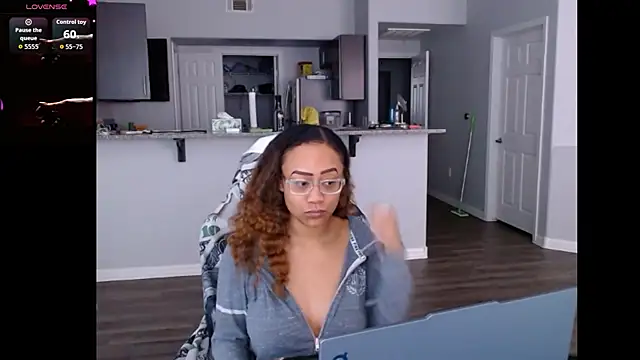 RylHoneyy online show from 06/17/26, 07:48