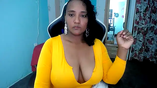 Snapshot of marysol83 chatting on 10/05/25, 01:37 marysol83 online show from 10/05/25, 01:37