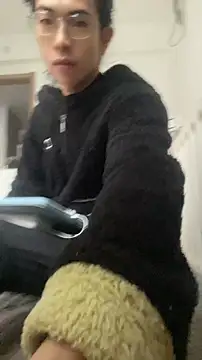 Snapshot of CrytinaSissyCrossdress chatting on 11/16/25, 01:33 CrytinaSissyCrossdress online show from 11/16/25, 01:33