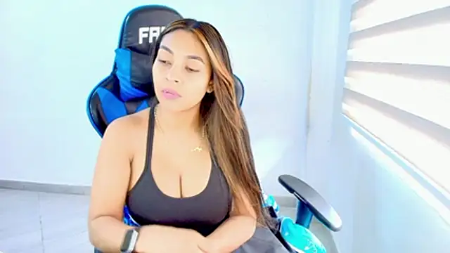 sophiax-x online show from 05/06/26, 04:56