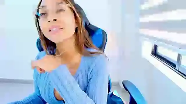 sophiax-x online show from 05/20/26, 06:36