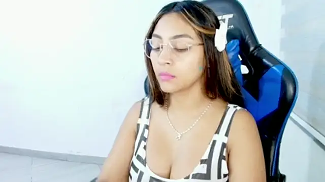 sophiax-x online show from 06/25/26, 09:03