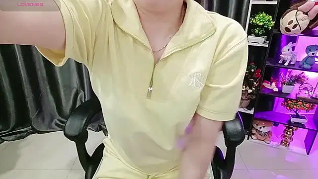 Snapshot of Yuki-yio chatting on 06/18/26, 01:17 Yuki-yio online show from 06/18/26, 01:17
