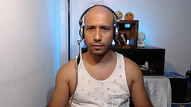 Snapshot of thommerxxx chatting on 06/14/26, 12:19 thommerxxx online show from 06/14/26, 12:19