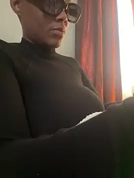 Snapshot of HoneyDripHer chatting on 10/06/25, 02:14 HoneyDripHer online show from 10/06/25, 02:14