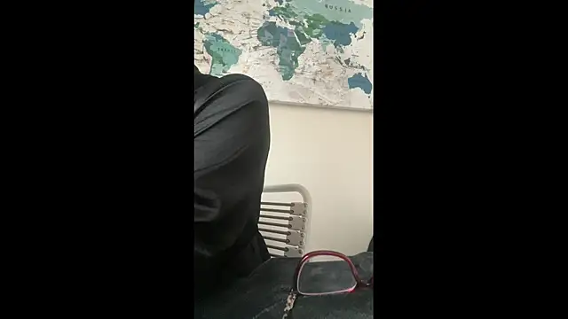 Snapshot of HoneyDripHer chatting on 11/21/25, 06:50 HoneyDripHer online show from 11/21/25, 06:50