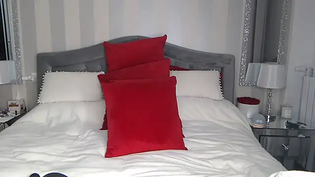 Snapshot of LuanaColucci chatting on 02/12/26, 02:45 LuanaColucci online show from 02/12/26, 02:45