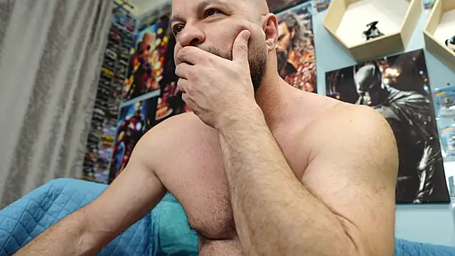 Muscle Bear online show from 10/31/25, 05:41