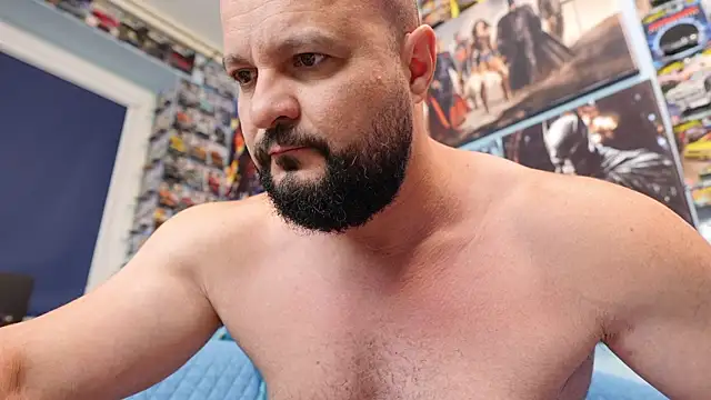 Snapshot of Muscle_Bear chatting on 05/20/26, 05:35 Muscle Bear online show from 05/20/26, 05:35