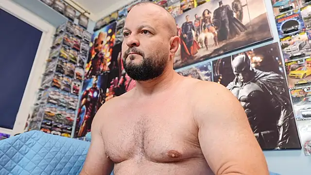 Snapshot of Muscle_Bear chatting on 06/20/26, 05:21 Muscle Bear online show from 06/20/26, 05:21