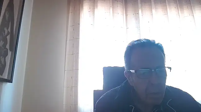 Snapshot of TonyComa chatting on 12/04/24, 01:53 TonyComa online show from 12/04/24, 01:53