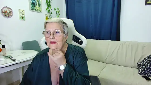 Snapshot of Selenna57 chatting on 01/05/26, 06:55 Selenna57 online show from 01/05/26, 06:55