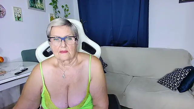 Snapshot of Selenna57 chatting on 01/15/26, 06:22 Selenna57 online show from 01/15/26, 06:22