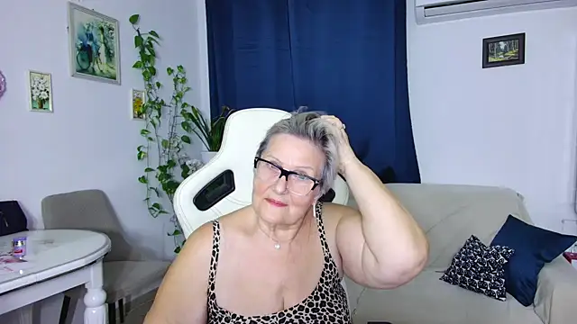 Snapshot of Selenna57 chatting on 02/02/26, 06:17 Selenna57 online show from 02/02/26, 06:17