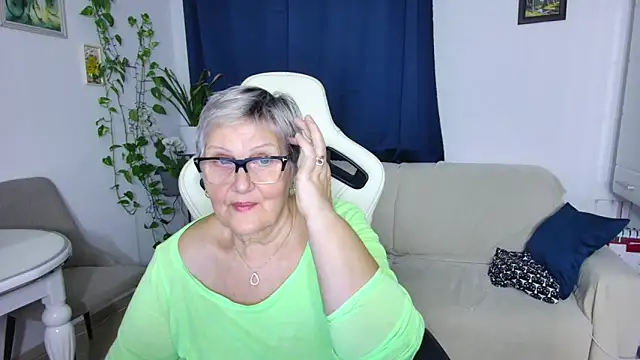 Snapshot of Selenna57 chatting on 02/11/26, 06:13 Selenna57 online show from 02/11/26, 06:13