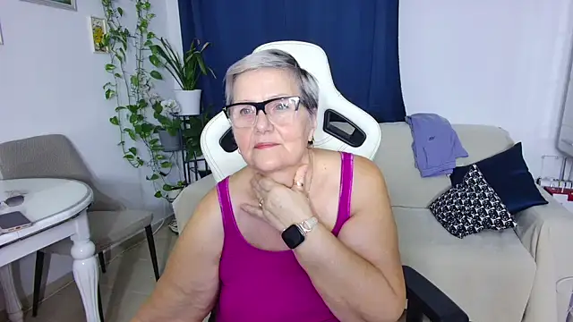 Snapshot of Selenna57 chatting on 02/13/26, 06:37 Selenna57 online show from 02/13/26, 06:37