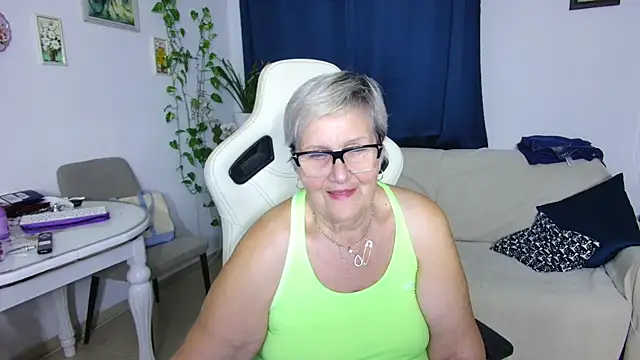 Snapshot of Selenna57 chatting on 02/15/26, 06:59 Selenna57 online show from 02/15/26, 06:59