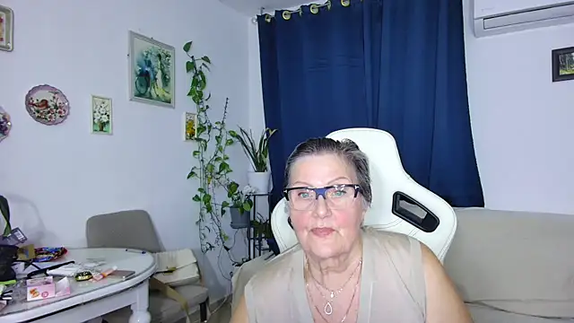 Snapshot of Selenna57 chatting on 03/26/26, 06:35 Selenna57 online show from 03/26/26, 06:35