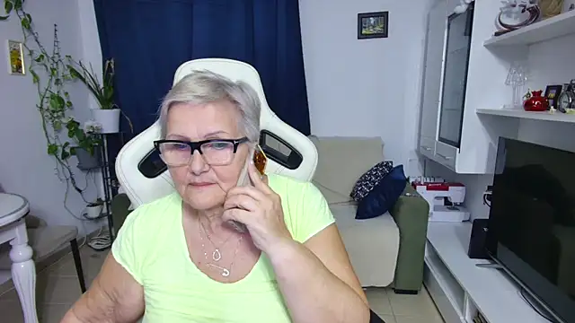 Selenna57 online show from 04/19/26, 06:10
