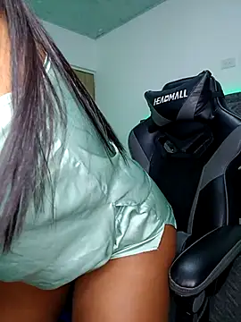 Snapshot of nashiira_ chatting on 02/03/26, 11:43 nashiira online show from 02/03/26, 11:43