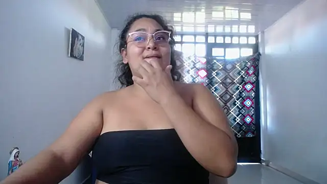 Snapshot of sirena_15 chatting on 09/12/25, 09:59 sirena 15 online show from 09/12/25, 09:59