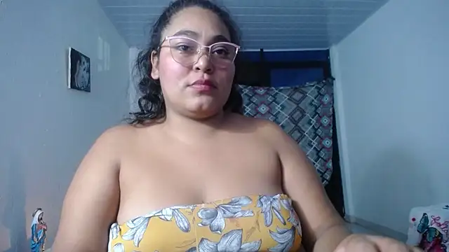 Snapshot of sirena_15 chatting on 09/22/25, 06:04 sirena 15 online show from 09/22/25, 06:04