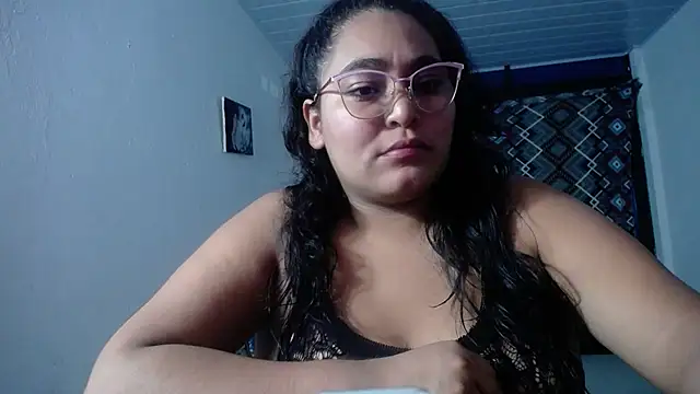 Snapshot of sirena_15 chatting on 09/25/25, 05:44 sirena 15 online show from 09/25/25, 05:44