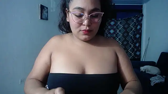Snapshot of sirena_15 chatting on 09/29/25, 05:23 sirena 15 online show from 09/29/25, 05:23