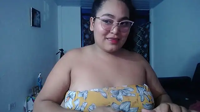 Snapshot of sirena_15 chatting on 10/03/25, 05:15 sirena 15 online show from 10/03/25, 05:15