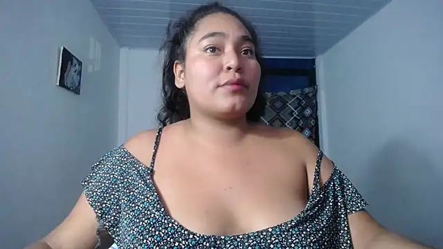 Snapshot of sirena_15 chatting on 10/24/25, 06:10 sirena 15 online show from 10/24/25, 06:10