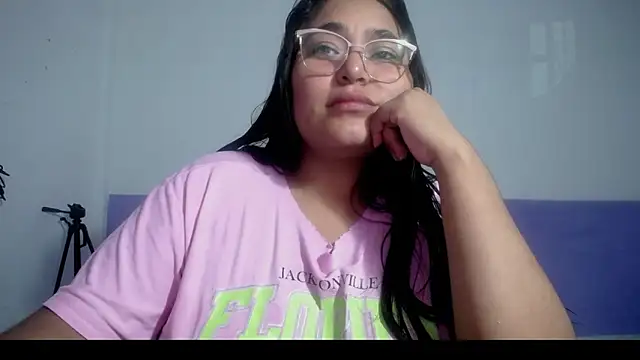 Snapshot of sirena_15 chatting on 05/21/26, 05:25 sirena 15 online show from 05/21/26, 05:25
