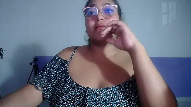 Snapshot of sirena_15 chatting on 05/29/26, 05:27 sirena 15 online show from 05/29/26, 05:27