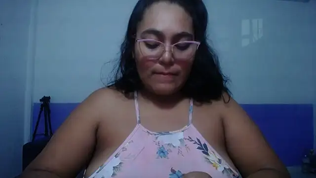 Snapshot of sirena_15 chatting on 06/15/26, 04:58 sirena 15 online show from 06/15/26, 04:58