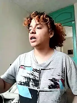 Snapshot of EmmaMelissa0521 chatting on 01/09/26, 09:16 EmmaMelissa0521 online show from 01/09/26, 09:16