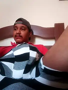 Snapshot of Faelpauzudo13 chatting on 02/23/26, 12:35 Faelpauzudo13 online show from 02/23/26, 12:35