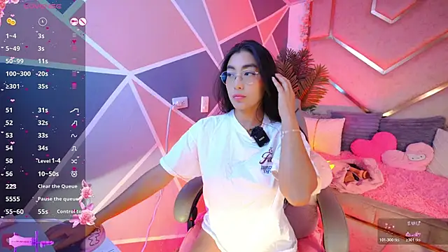 Snapshot of shanon- chatting on 06/24/26, 04:55 shanon- online show from 06/24/26, 04:55