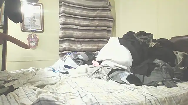 Snapshot of Yankeedave420 chatting on 03/18/26, 01:03 Yankeedave420 online show from 03/18/26, 01:03