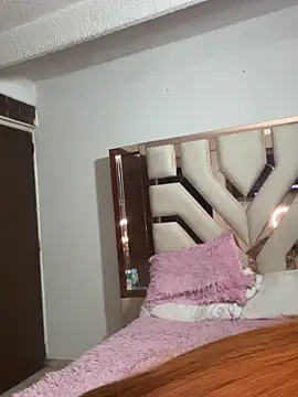 Snapshot of Im_sarah chatting on 12/20/25, 04:41 Im sarah online show from 12/20/25, 04:41